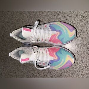 NWOT Puma Softride Swirl Big Girls Running Shoes